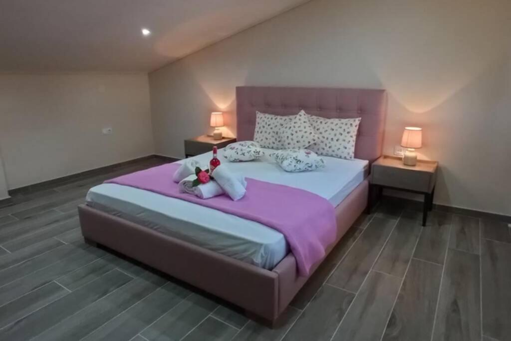 Aretoysa Center Luxury Suites 2 Néa Péramos Dış mekan fotoğraf
