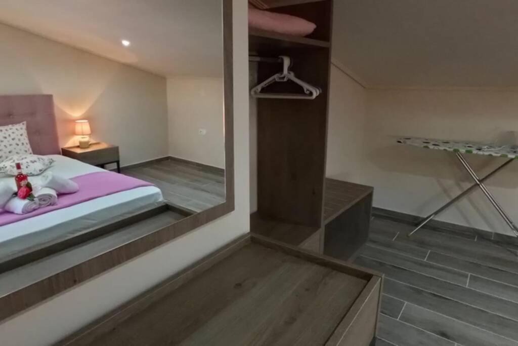 Aretoysa Center Luxury Suites 2 Néa Péramos Dış mekan fotoğraf