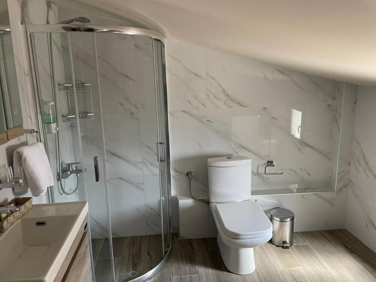 Aretoysa Center Luxury Suites 2 Néa Péramos Dış mekan fotoğraf