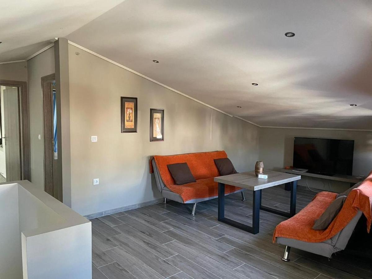 Aretoysa Center Luxury Suites 2 Néa Péramos Dış mekan fotoğraf